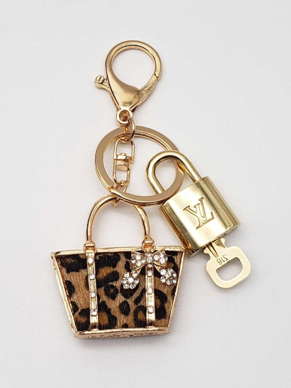 LV Gold Padlock 🔑 Authentic Louis Vuitton Charm + Unbranded Bag Keychain - Picture 2 of 8